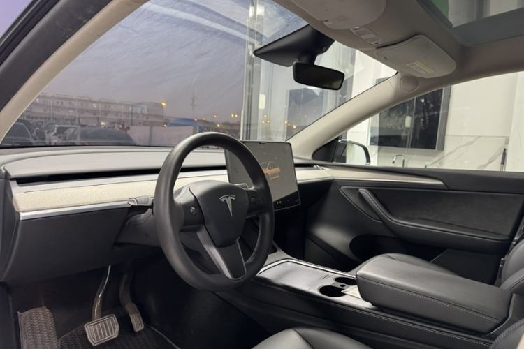 Used Tesla Model Y 2023 Rear-Wheel-Drive Version
