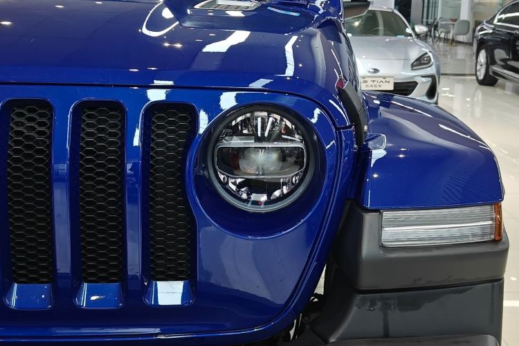 Used  Wrangler 2019 2.0T Sahara Four-Door Brilliant Top Version China VI Emission Standard