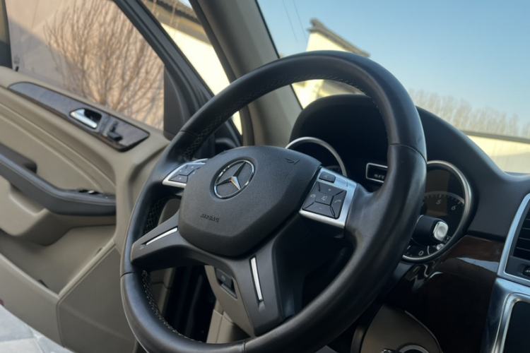 Used Mercedes-Benz M-Class 2015 ML 400 4MATIC Dynamic Model
