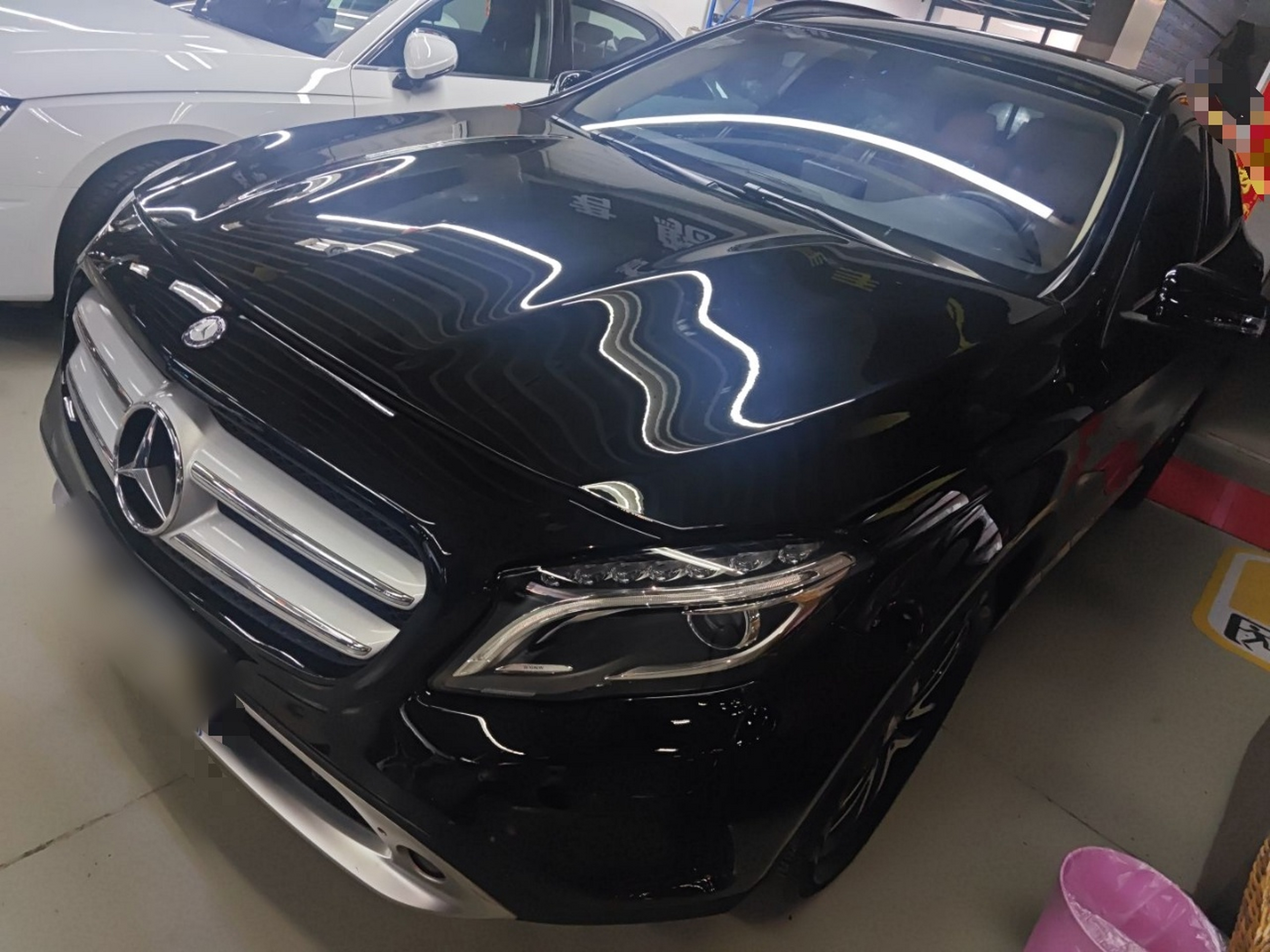 Под передней частью автомобиля