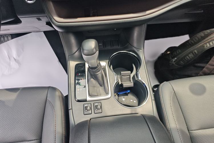 Used Toyota Highlander 2018 2.0T Two-Wheel Drive Luxury Edition 7 Seats China VI Standard
