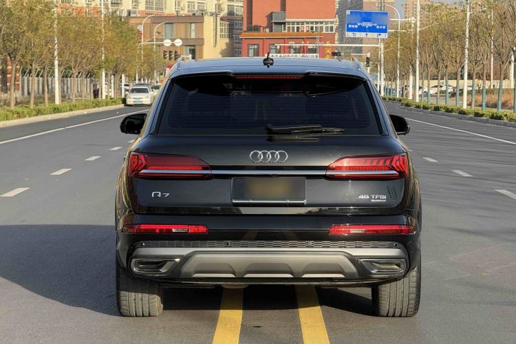 Used Audi Q7 2023 45 TFSI quattro S line Sport model
