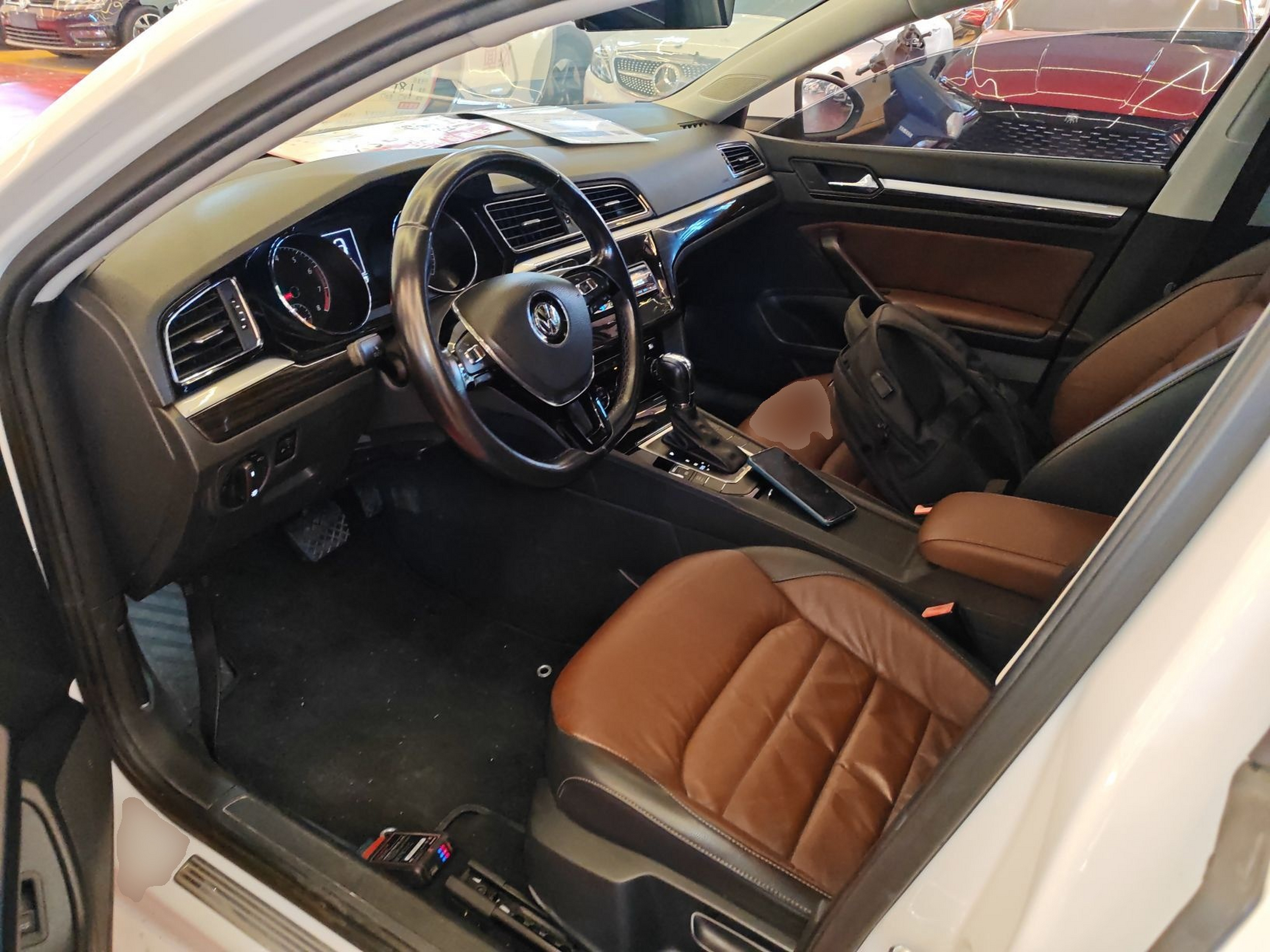 Переднее сиденье в автомобиле