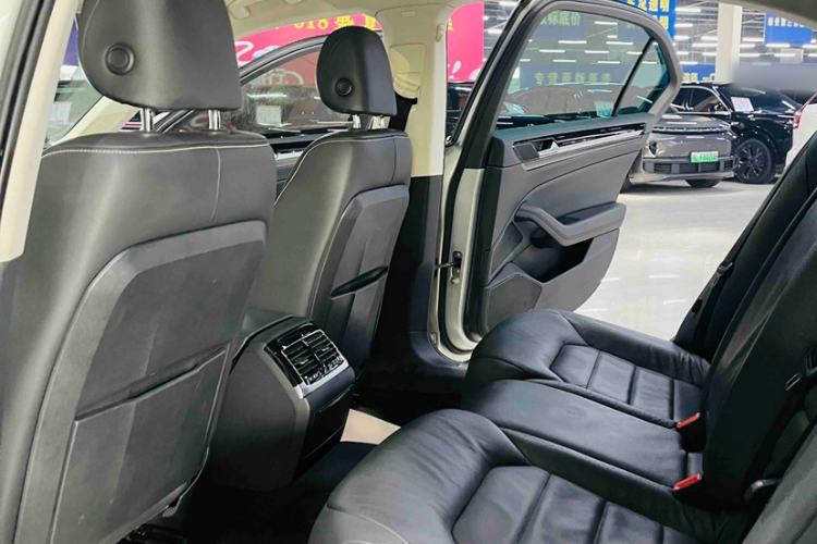 Used Volkswagen Phideon 2016 380TSI Two-Wheel-Drive Luxury Edition
