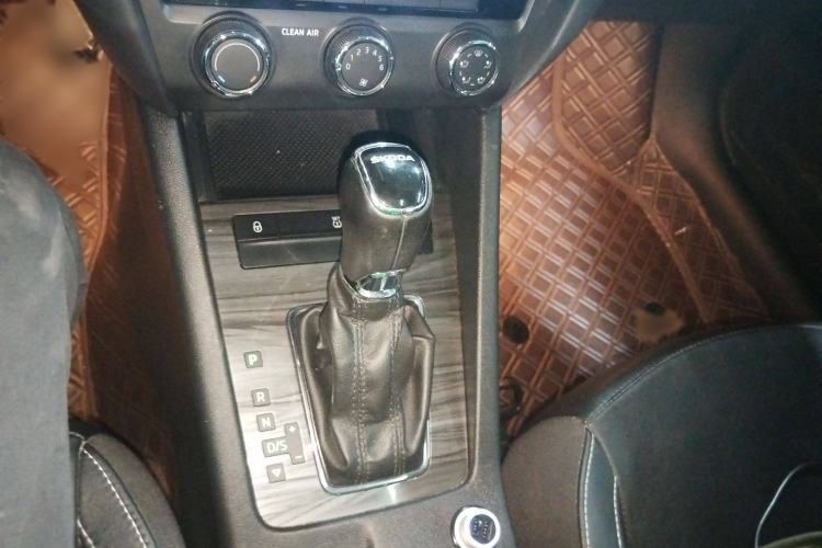 Used Skoda Octavia 2015 1.6L Automatic Yijun Edition
