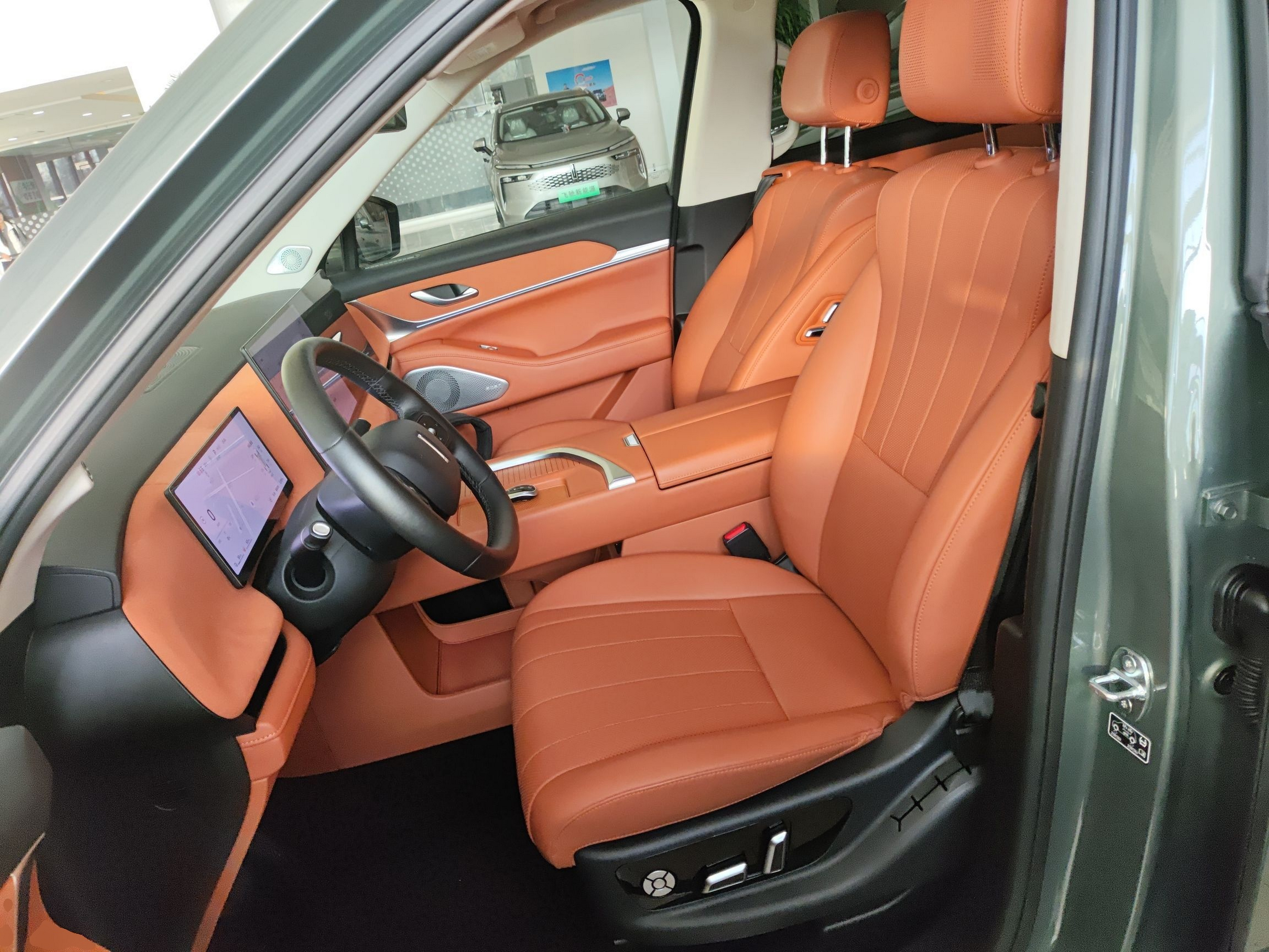 المقاعد الأمامية داخل السيارة