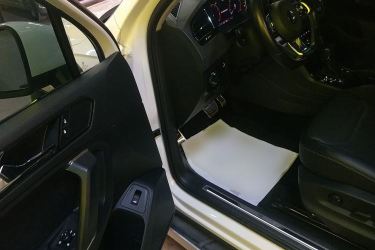 Used Volkswagen Tiguan L 2021 330TSI Automatic Two-Wheel Drive R-Line Enhanced Edition
