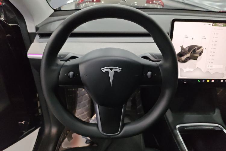 Used Tesla Model Y 2023 Rear-Wheel-Drive Version
