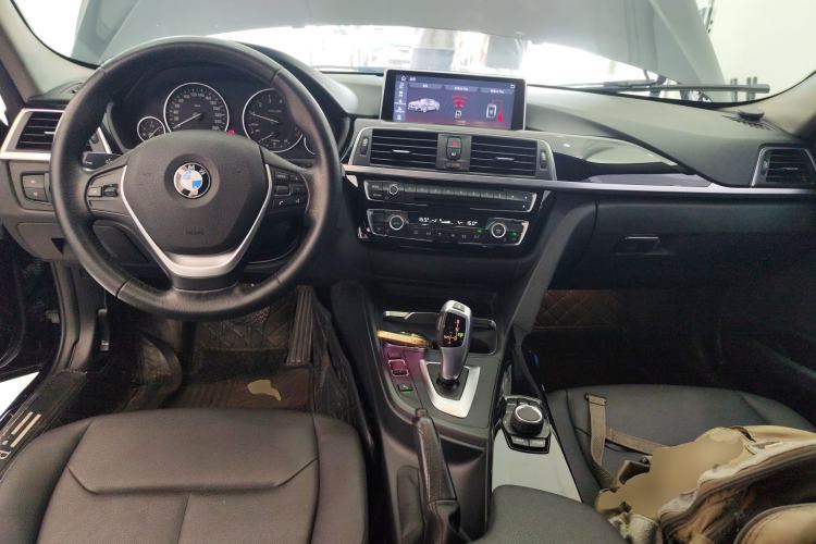 Used BMW 3 Series 2017 318i Fashion Model
