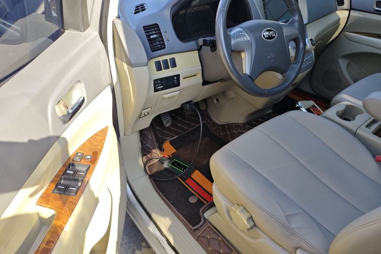 Used BYD M6 2013 2.0L Manual Comfort Version
