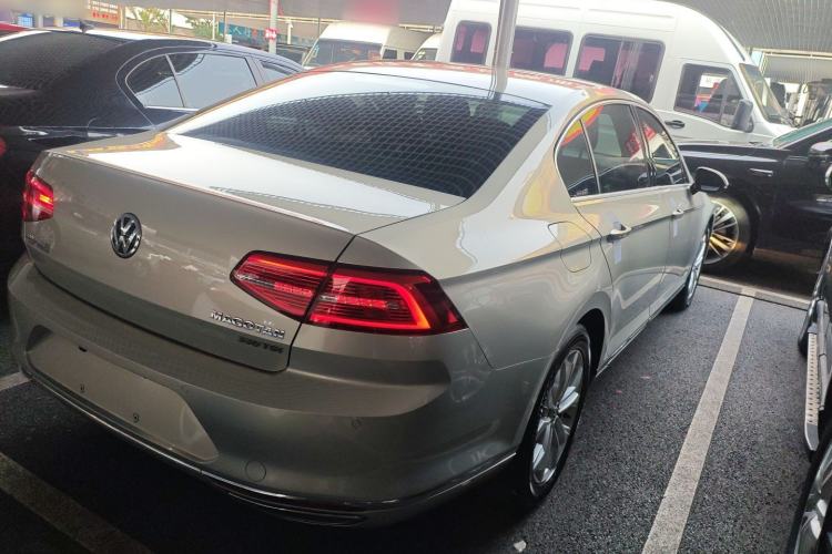 Used Volkswagen Magotan 2018 330TSI DSG Luxury Model
