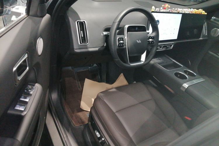 Used Li Auto L8 2023 Air model
