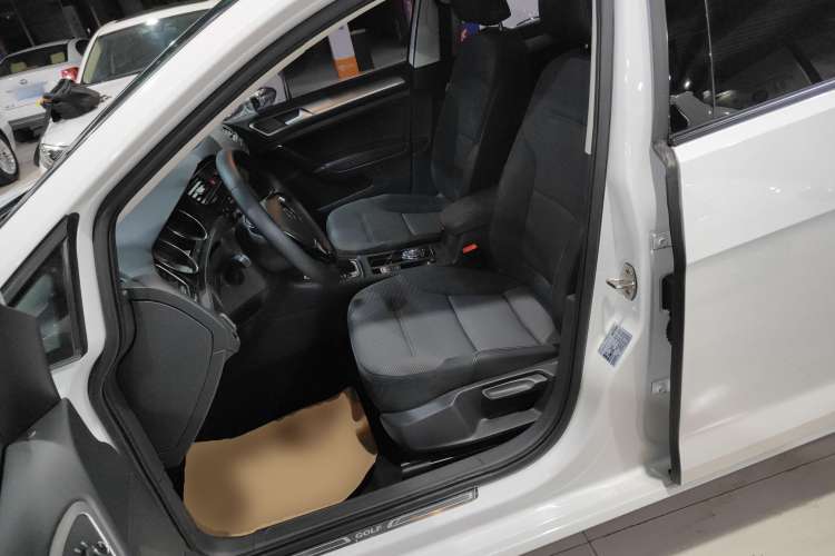 Used Volkswagen Golf 2018 230TSI Automatic Comfort Model
