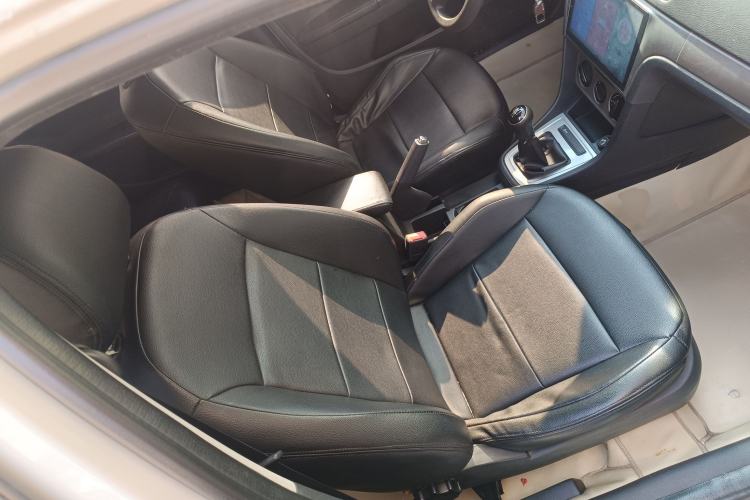 Used Volkswagen Gran Lavida 2013 1.6L Manual Fashion Model