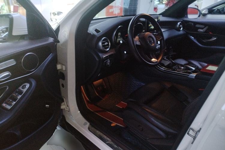 Used Mercedes-Benz GLC 2017 GLC 260 4MATIC Luxury Model
