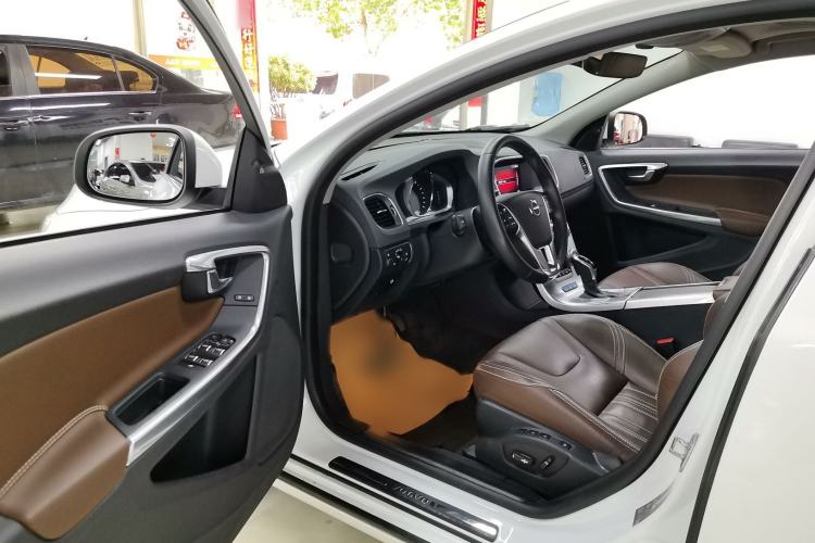 Used Volvo S60 New Energy 2018 S60L E-Drive Hybrid T6 Progressive Edition
