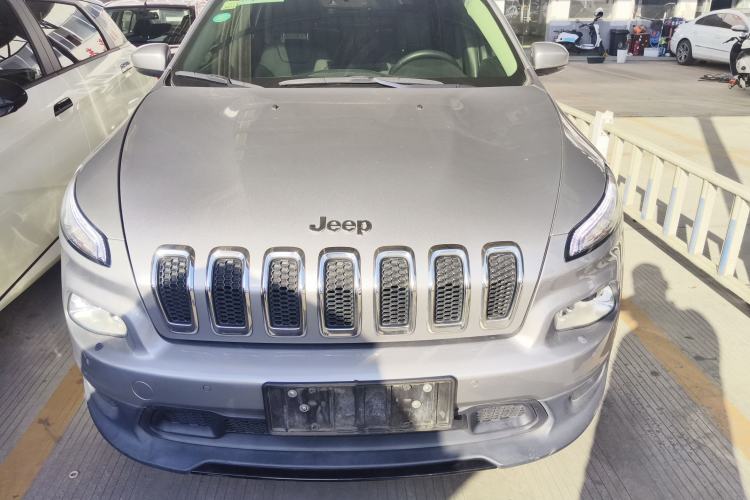 Used  Cherokee 2014 2.4L Luxury Edition
