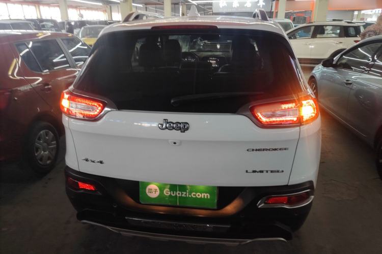 Used  Cherokee 2016 2.4L Superior Edition
