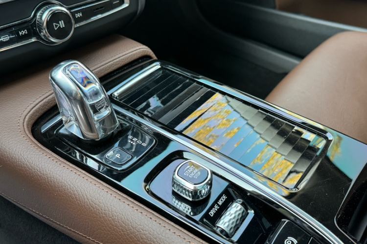 Used Volvo S90 New Energy 2019 T8 E-Drive Hybrid Intelligent Luxury Version China V Standard