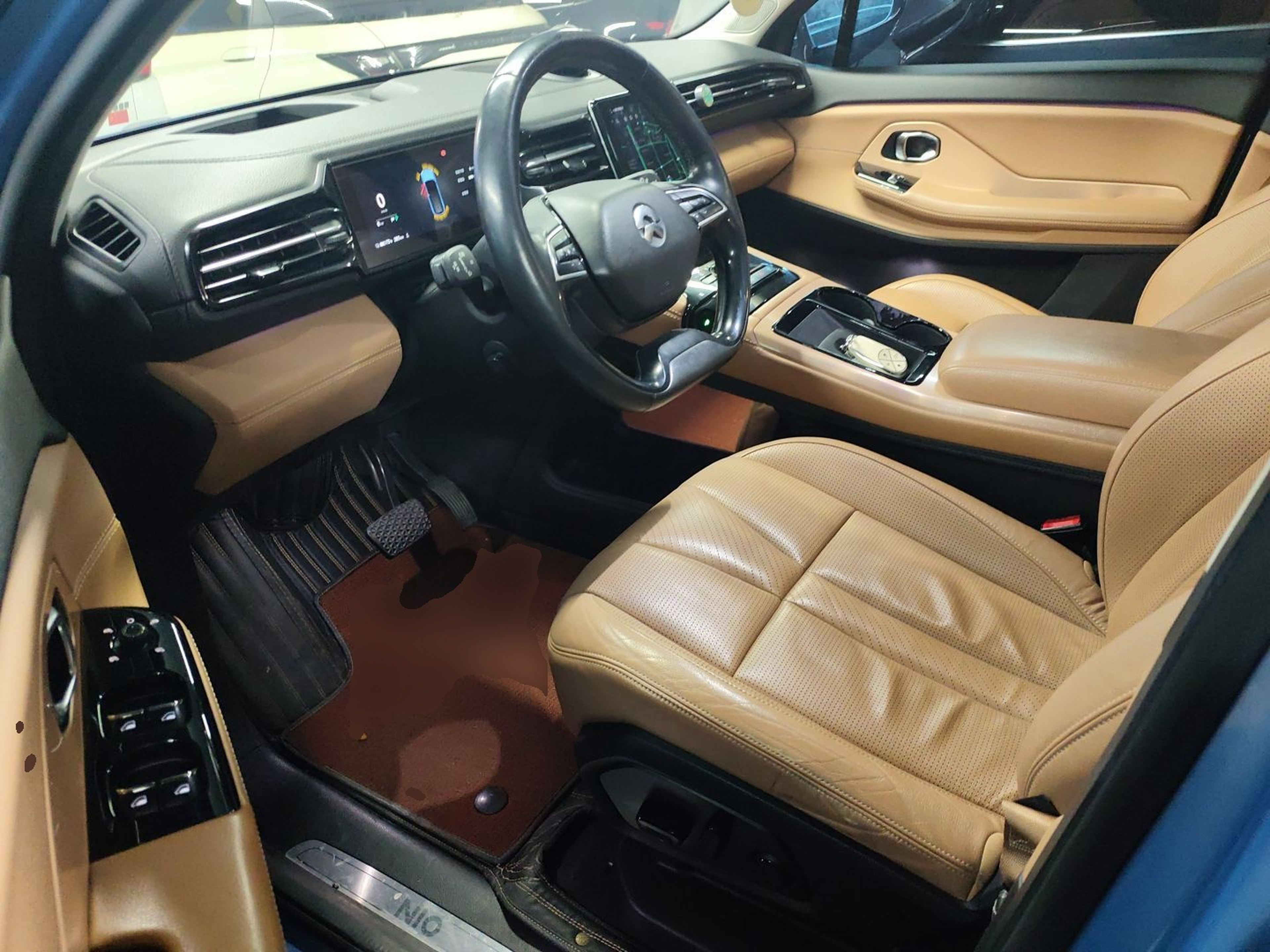 Переднее сиденье в автомобиле