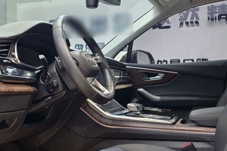 Used Audi Q7 2021 55 TFSI quattro S line Sport model
