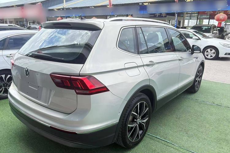 Used Volkswagen Tiguan L 2019 Revised 330TSI Automatic Two-Wheel Drive Smart & Luxury Edition China VI Standard

