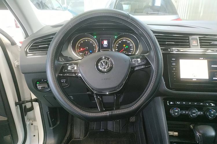 Used Volkswagen Tiguan L 2019 Revised 330TSI Automatic Two-Wheel Drive Smart & Luxury Edition China VI Standard
