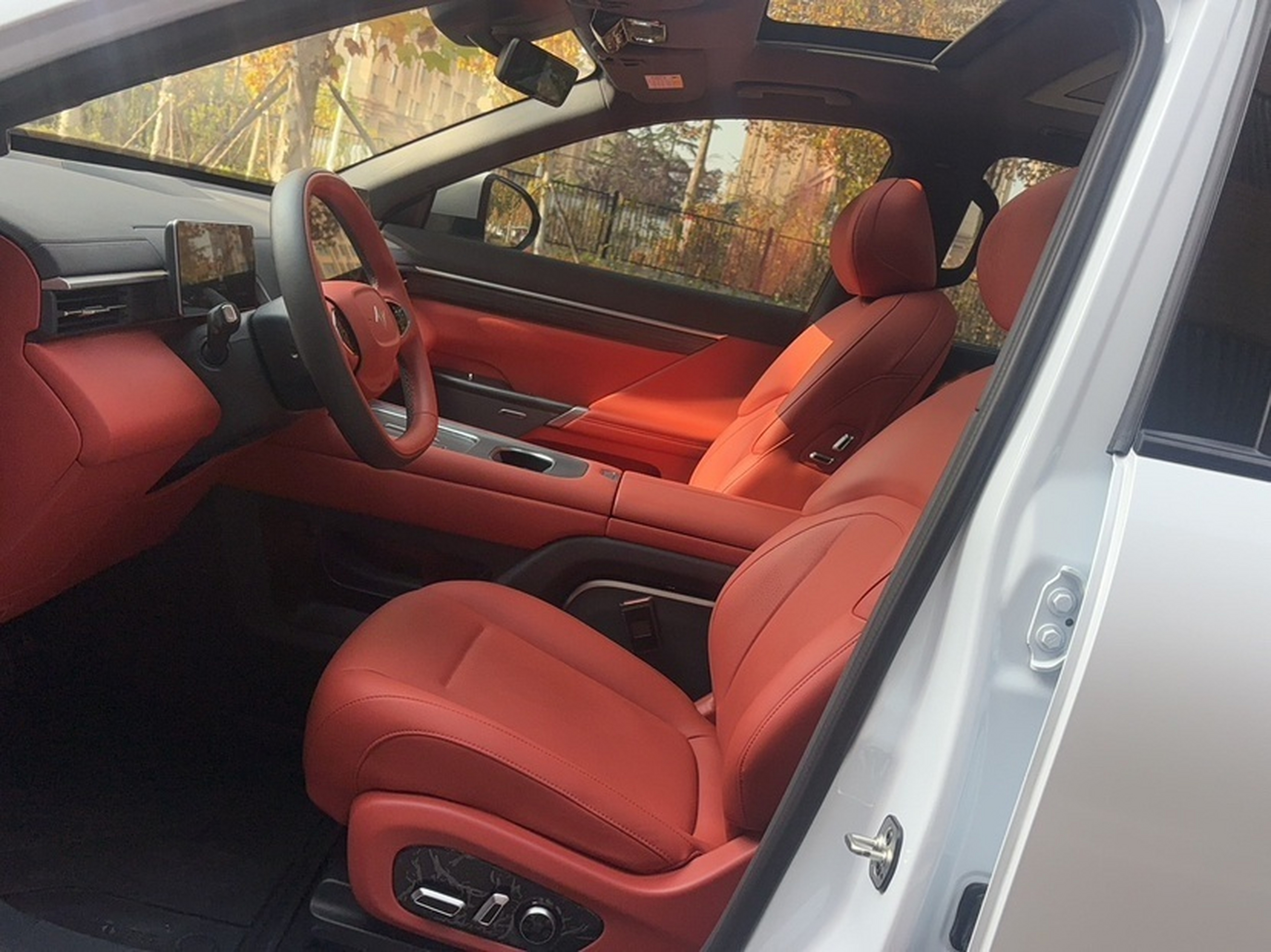 Переднее сиденье в автомобиле