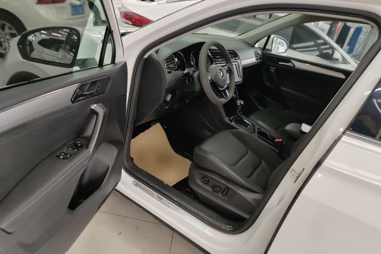 Used Volkswagen Tiguan L 2019 330TSI Automatic Two-Wheel Drive Panoramic Comfort Edition China VI Standard
