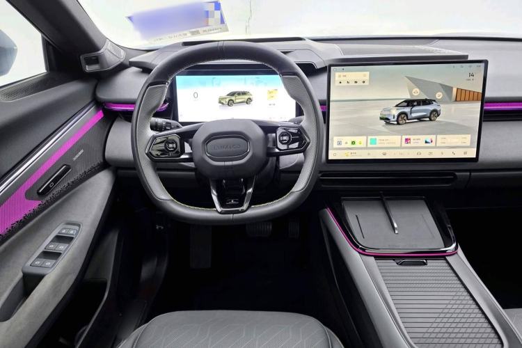 Used Lynk & Co 08 EM-P 2025 220 km All-Wheel-Drive Performance Halo