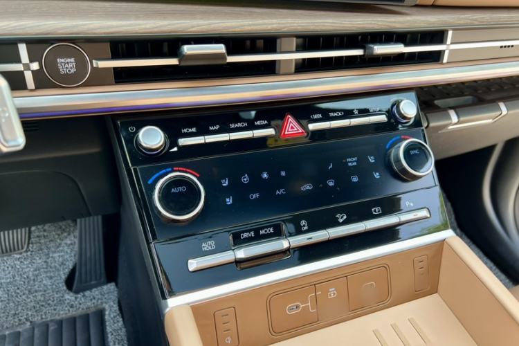 Used Hyundai Santa Fe 2024 2.0T Connoisseur Pro Max
