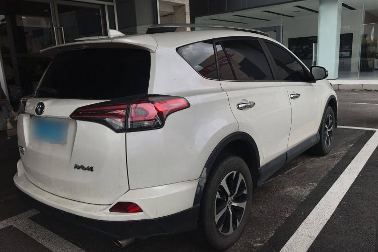 Used Toyota RAV4 2016 2.0L CVT Two-Wheel Drive Fashion Edition China V Standard
