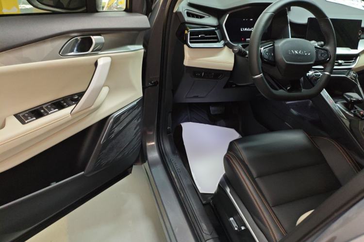 Used Lynk & Co 06 EM-P 2022 PHEV 84 km Range Pro Version