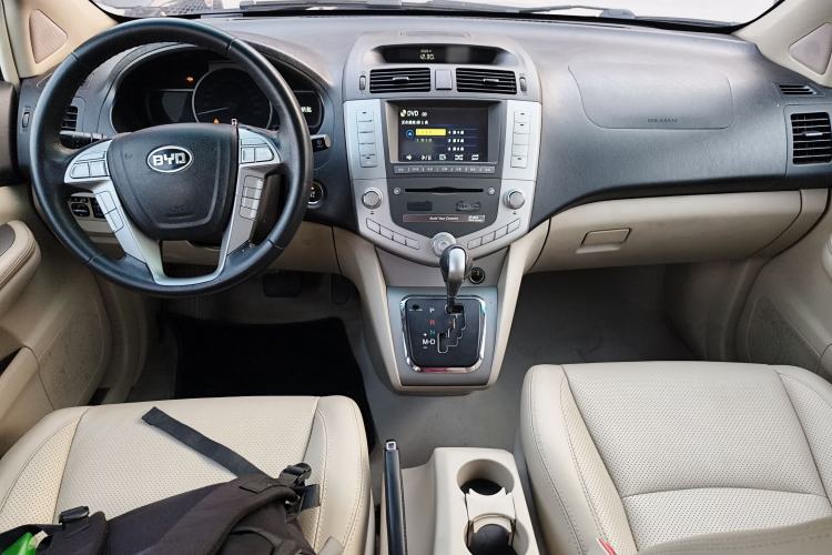 Used BYD S6 2013 Platinum Edition 2.4L Automatic Luxury Model
