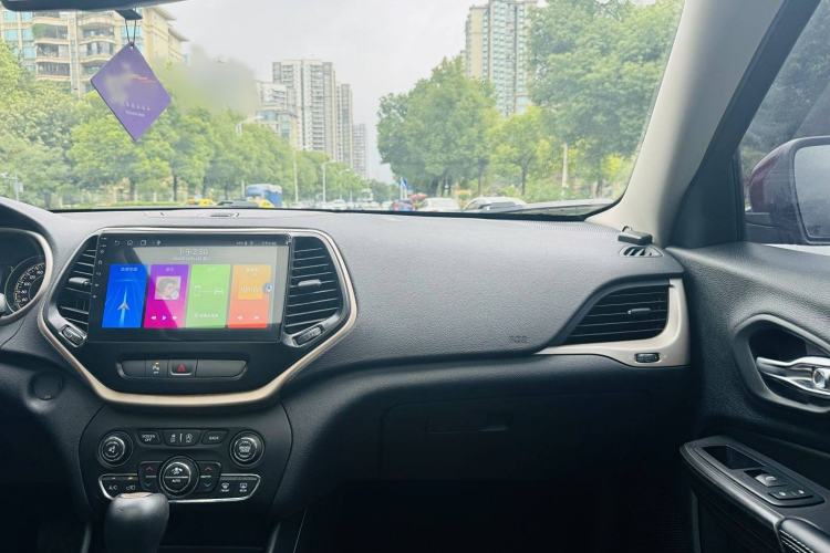 Used  Cherokee 2017 2.4L Leading Edition
