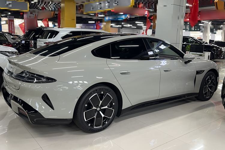 Used  SU7 2024 Rear-Drive Long-Range Intelligent Driving Version
