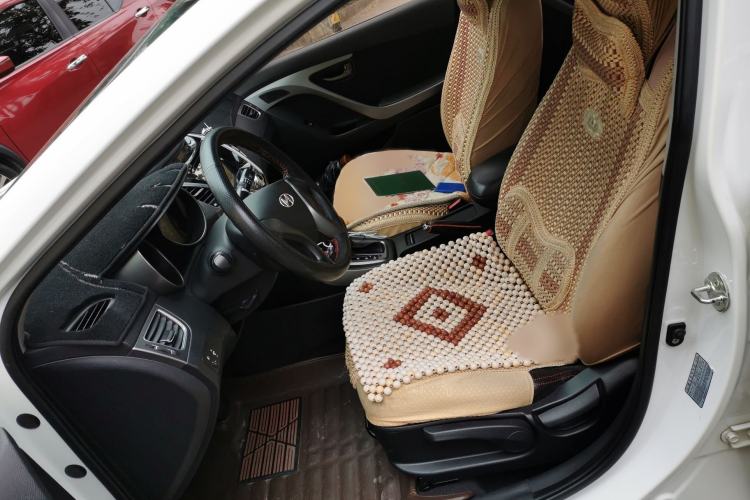 Used Hyundai Elantra (5th Generation / Langdong) 2016 1.6L Automatic Smart Version