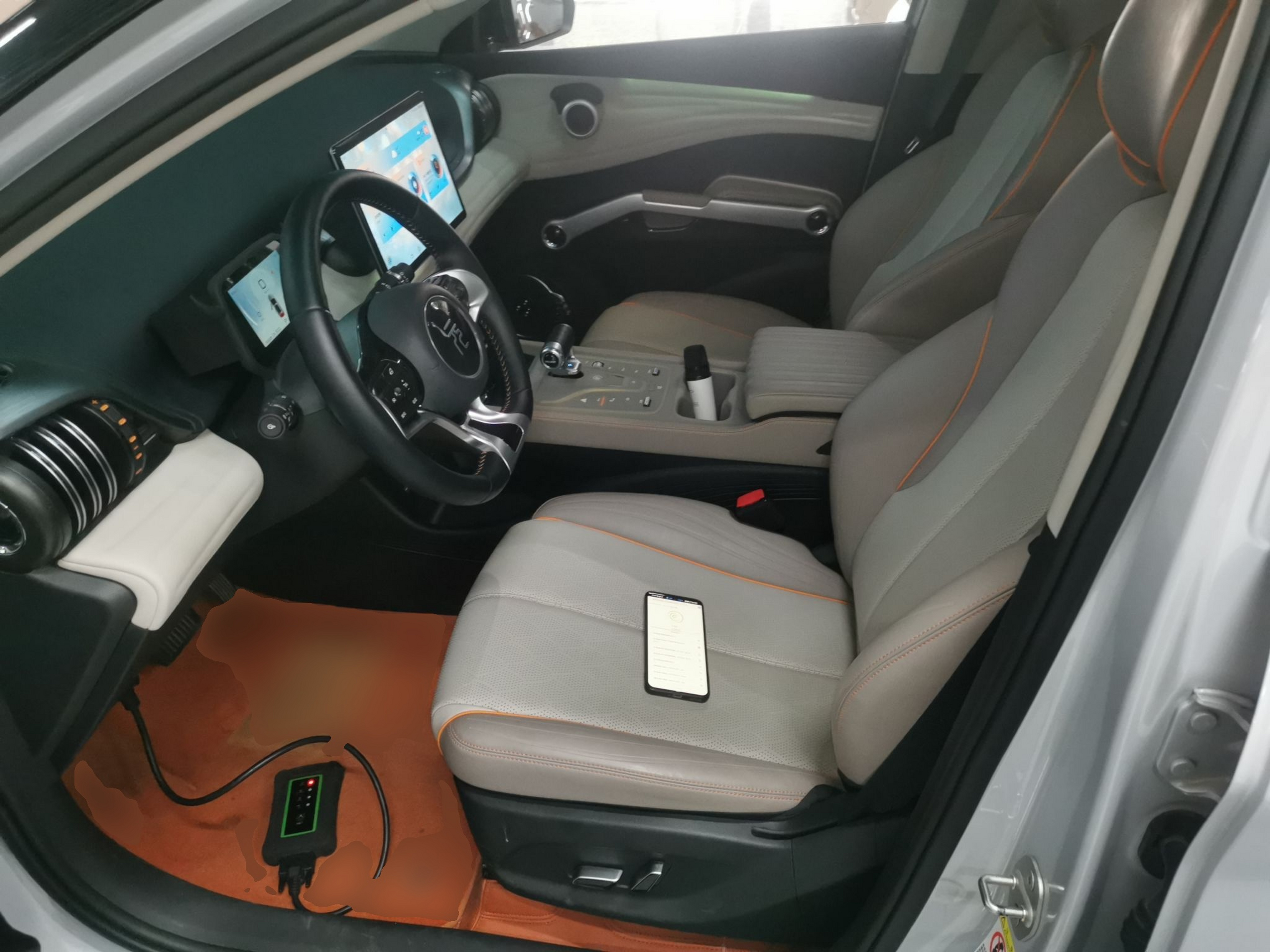 Переднее сиденье в автомобиле