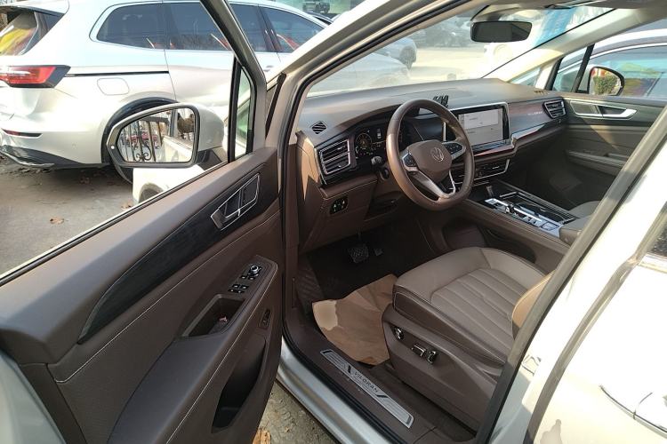 Used Volkswagen Viloran 2024 330TSI Luxury Edition