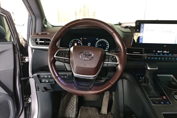 Used Toyota Sienna 2021 2.5L Hybrid Platinum Edition
