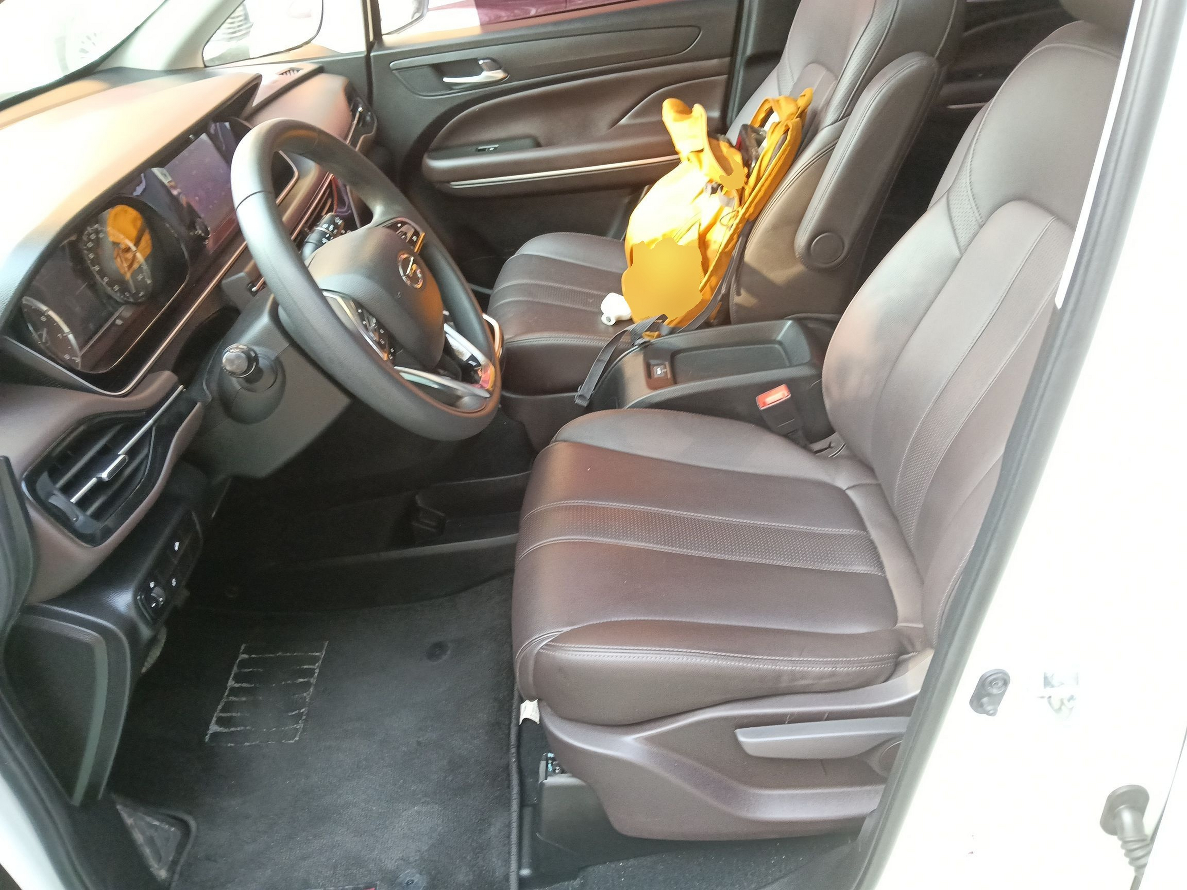 Переднее сиденье в автомобиле