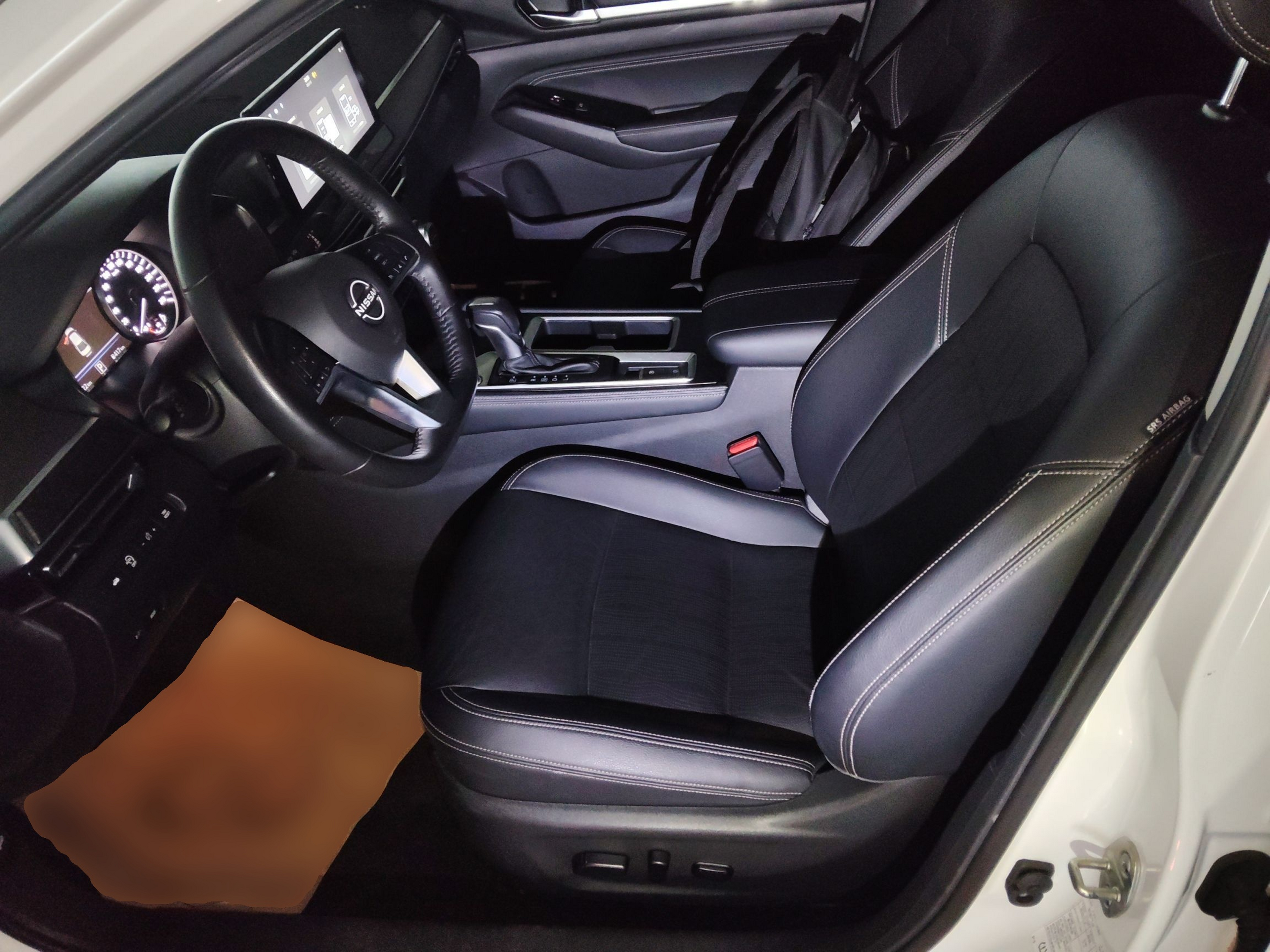 Переднее сиденье в автомобиле