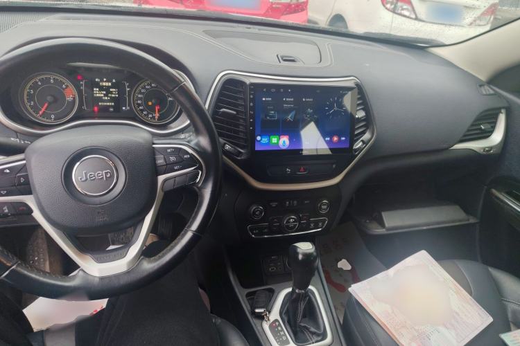 Used  Cherokee 2016 2.4L Leading Edition