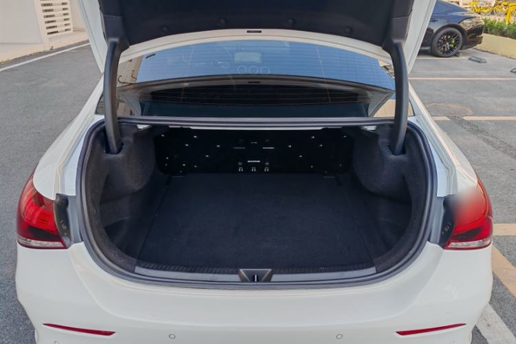 Used Mercedes-Benz A-Class 2022 Second Facelift A 200 L Sport Sedan Fashion Version
