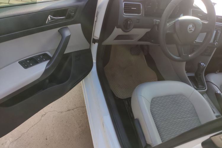 Used Skoda Rapid 2015 1.6L Automatic Smart Selection Model
