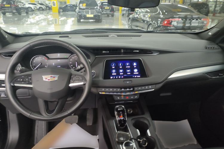 Used Cadillac XT4 2022 28T Two-Wheel-Drive Luxury Version