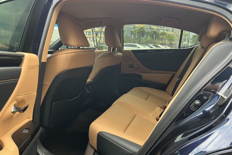 Used Lexus ES 2023 260 Excellence Edition
