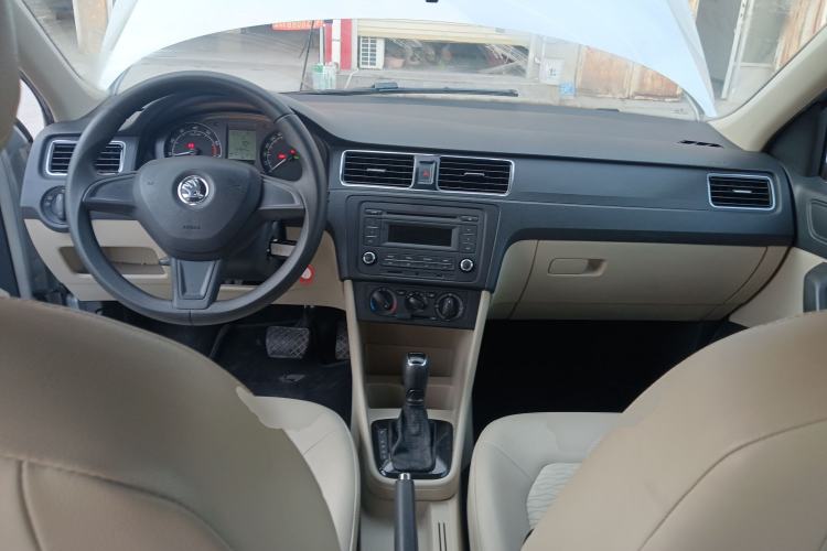 Used Skoda Rapid 2015 1.6L Automatic Smart Selection Model