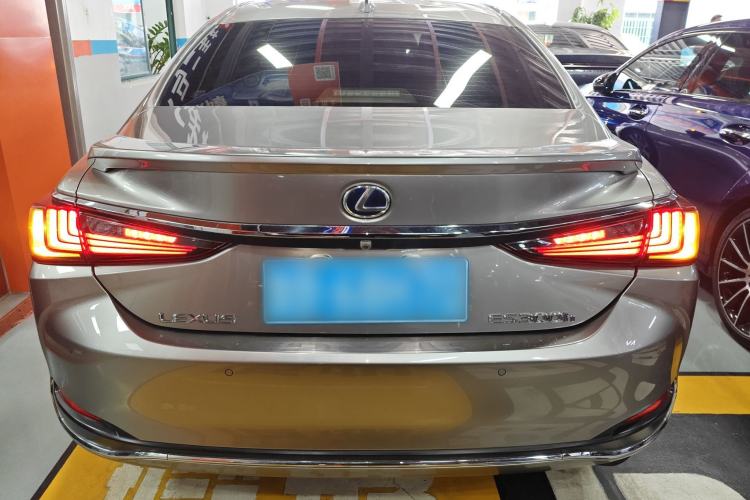 Used Lexus ES 2018 300h Premier Edition China VI Standard