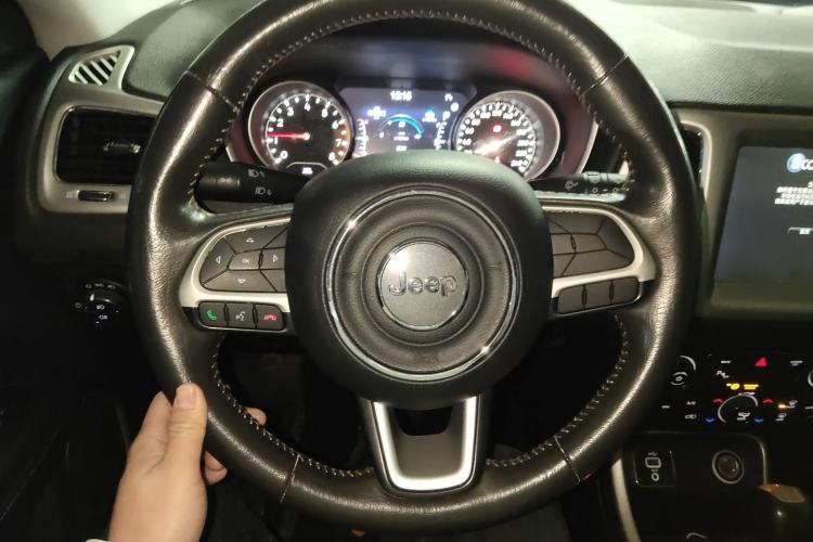 Used  Compass 2017 200T Automatic Family Edition
